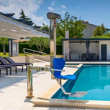 Beautiful Dolores With Pool In Villa Orsera