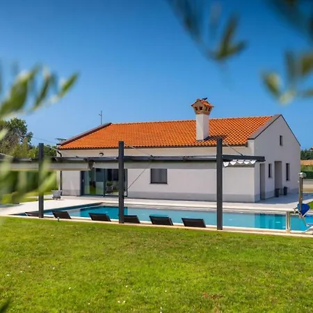 Beautiful Dolores With Pool In Villa