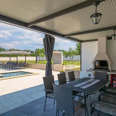 Beautiful Dolores With Pool In Villa
