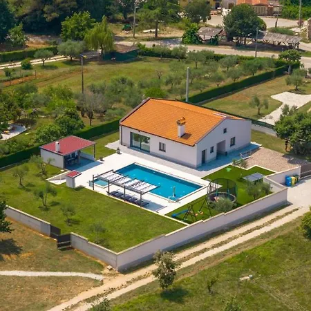 Villa Beautiful Dolores With Pool In