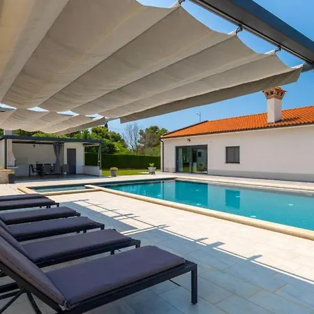 Villa Beautiful Dolores With Pool In